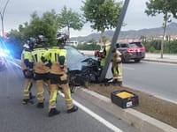 Un joven de 19 años herido tras chocar su vehículo contra una farola en Lorca img 20260610 wa0006