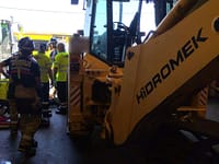 Fallece un trabajador de 54 años tras quedar atrapado bajo una retroexcavadora en Lorca img 20260612 wa0006