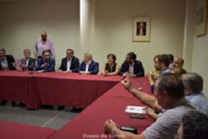 MINISTRO JOSE LUIS ABAJOS CON AFECTADOS TERREMOTO LORCA