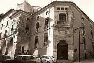 CASA CON TRES FACHADAS