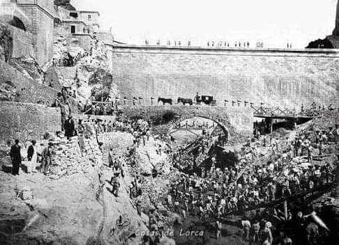 CONSTRUCCION PANTANO PUENTES