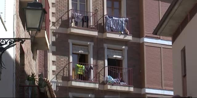 Lorca refuerza el cuidado de la imagen urbana con nuevas sanciones contra tendederos en fachadas, enseres en balcones y elementos deteriorados Lorca refuerza el cuidado de la imagen urbana con nuevas sanciones contra tendederos en fachadas, enseres en balcones y elementos deteriorados