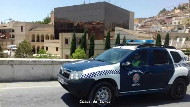 Policía Local logra interceptar a través de un dispositivo especial a tres ladrones fugados tras el robo en una nave del polígono industrial de Pulpí Policía Local logra interceptar a través de un dispositivo especial a tres ladrones fugados tras el robo en una nave del polígono industrial de Pulpí