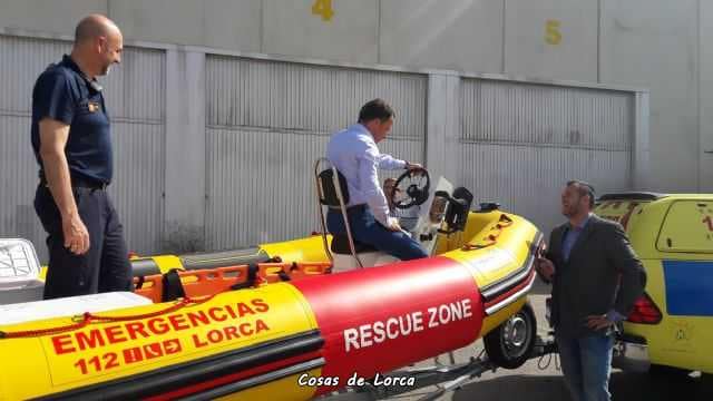 Una nueva embarcación con equipamiento puntero para la atención en playas se suma a los recursos del Servicio Municipal de Emergencias para el salvamento en la costa
