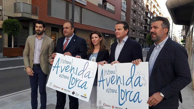 Comerciantes y hosteleros de Juan Carlos I y adyacentes toman las calles este viernes para potenciar el consumo en el centro de la ciudad aprovechando el final de obras en la zona Comerciantes y hosteleros de Juan Carlos I y adyacentes toman las calles este viernes para potenciar el consumo en el centro de la ciudad aprovechando el final de obras en la zona