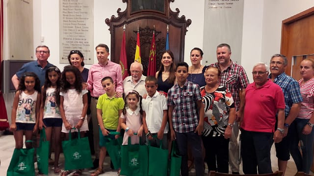 El Alcalde recibe a los niños saharauis que disfrutarán del verano en Lorca gracias al programa de la Asociación Amigos del Pueblo Saharaui