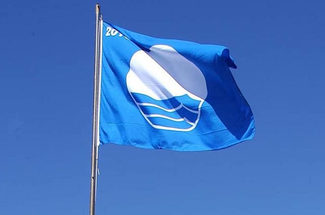 bandera azul en calnegre