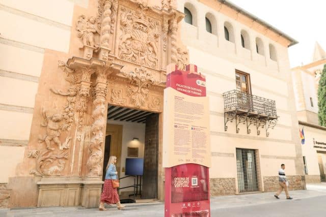 El Gobierno de Lorca renueva más de cuarenta paneles de información turística con el objetivo de mejorar la experiencia de los visitantes