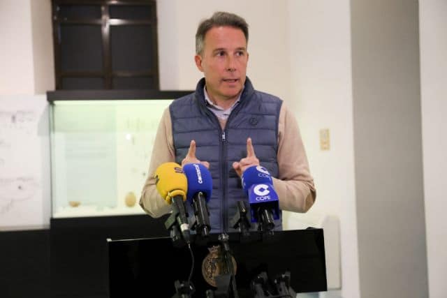 Fulgencio Gil rechaza la nacionalización masiva de extranjeros castiga a los inmigrantes legales integrados en nuestra sociedad y premia a las mafias que trafican con seres humanos