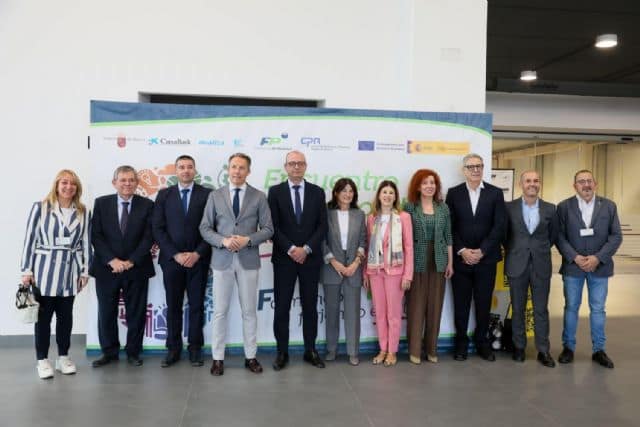 fulgencio gil destaca el papel estratégico de la formación profesional en lorca como motor de la creación de empleo y del desarrollo económico3 fulgencio gil destaca el papel estratégico de la formación profesional en lorca como motor de la creación de empleo y del desarrollo económico3