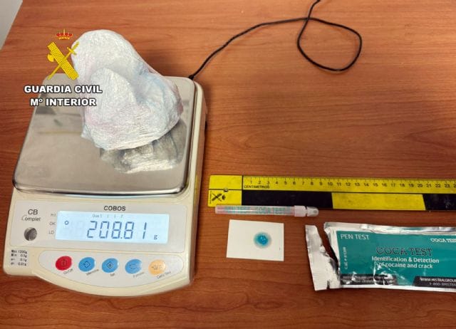 La Guardia Civil se incauta de más de 200 gramos de cocaína de gran pureza en un control de vehículos2