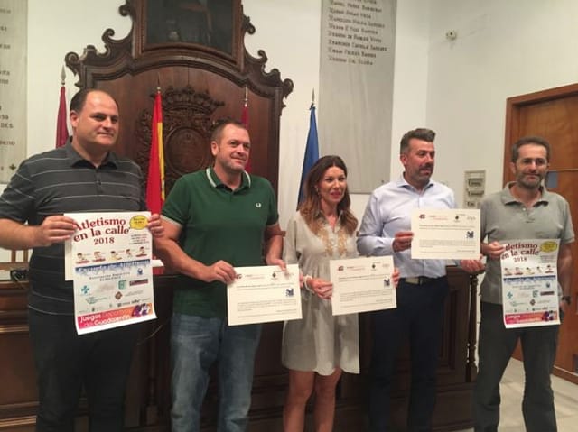 Los comerciantes premiarán con 96 cheques de 20 euros a los ganadores de la actividad Jugando al Atletismo en la Calle