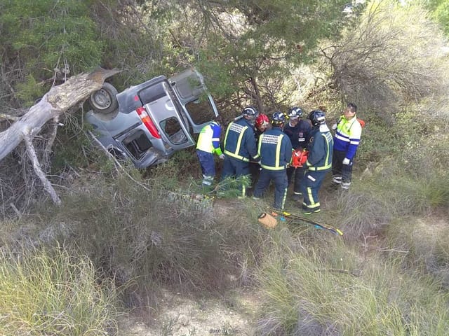 RESCATE COCHE CAIDO EN BARRANCO