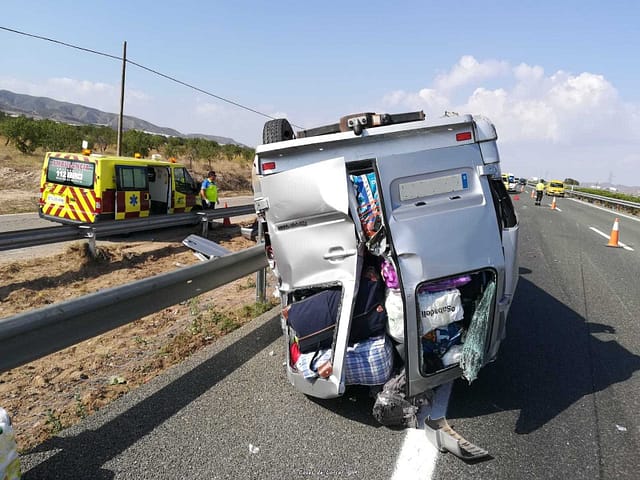 112rm ACCIDENTE FURGONETA PUERTO LUMBRERAS