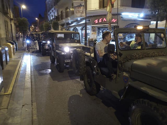 ALCALDE FULGENCIO GIL EN UN JEEP WILLY