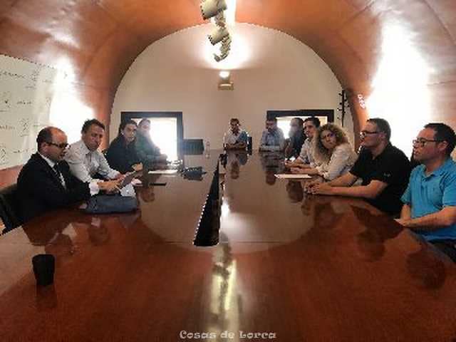 CARM Y AYUNTAMIENTO CON TRABAJADORES COOPBOX