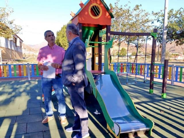 El Ayuntamiento acomete las obras de mejora del parque de Ramonete, con nuevos juegos infantiles, inclusivos y bio saludables
