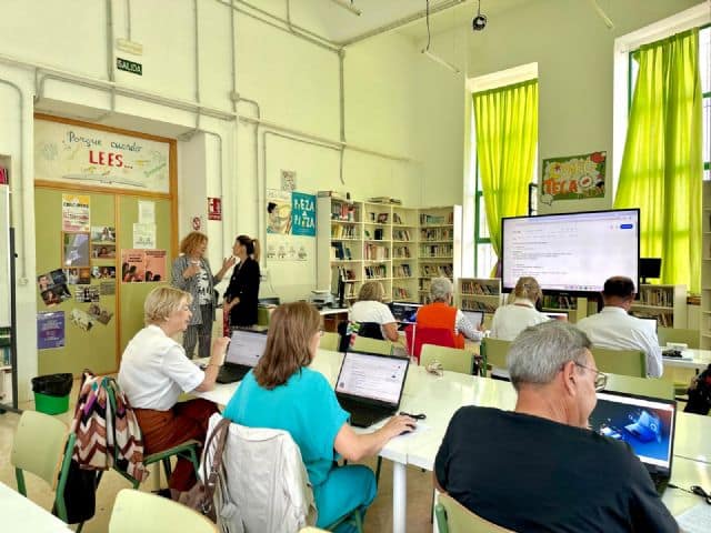 Lorca implementa las Aulas de Capacitación Digital de las que se podrán beneficiar usuarios de todas las edades y niveles
