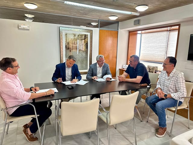 El ruido nocturno de la recogida de vidrio se reducirá en Lorca con nuevos horarios y mejoras en la gestión de residuos El ruido nocturno de la recogida de vidrio se reducirá en Lorca con nuevos horarios y mejoras en la gestión de residuos