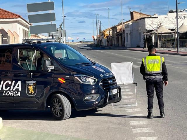 La Policía Local de Lorca detiene a tres personas, dos de ellas por el robo de un vehículo que pudo ser recuperado2