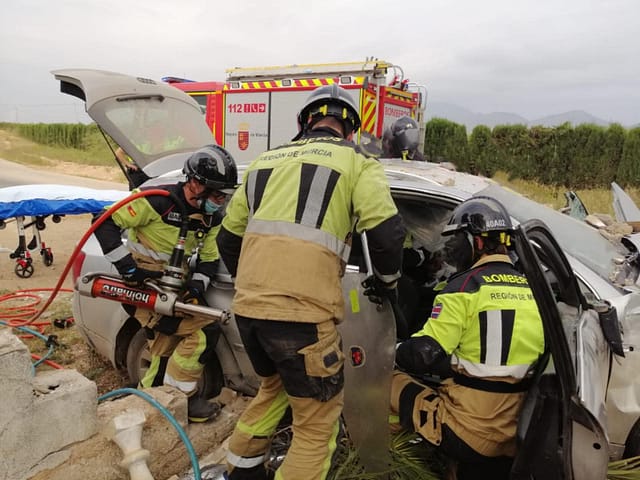 Servicios de emergencia han intervenido en un accidente de tráfico con un herido atrapado en Almendricos, termino municipal de Lorca Servicios de emergencia han intervenido en un accidente de tráfico con un herido atrapado en Almendricos, termino municipal de Lorca